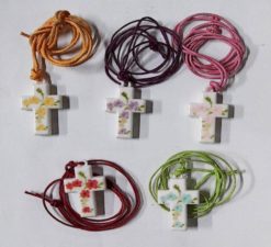 2715 NECKLACE WHITE CROSS FLORAL