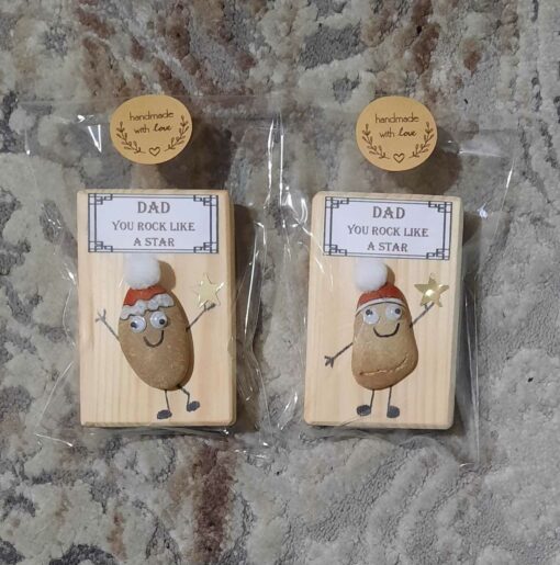 PEBBLE DAD&MUM ROCK ON WOOD - SMALL