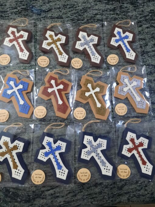 FELT CROSS WITH SPOTS & ANOTH INT CROSS