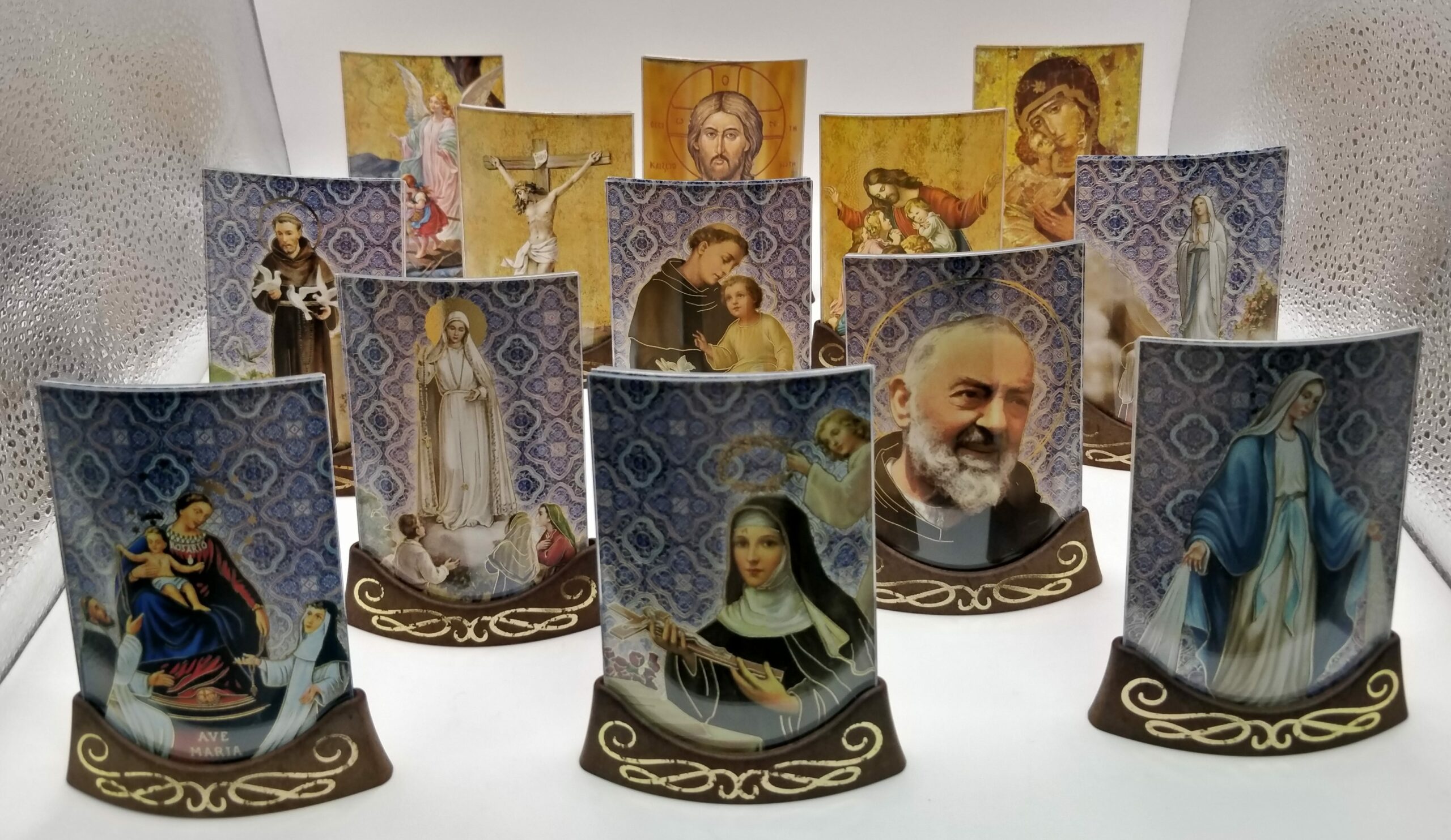 FS1121 - CURVED FRAME OVER WOODEN BASE