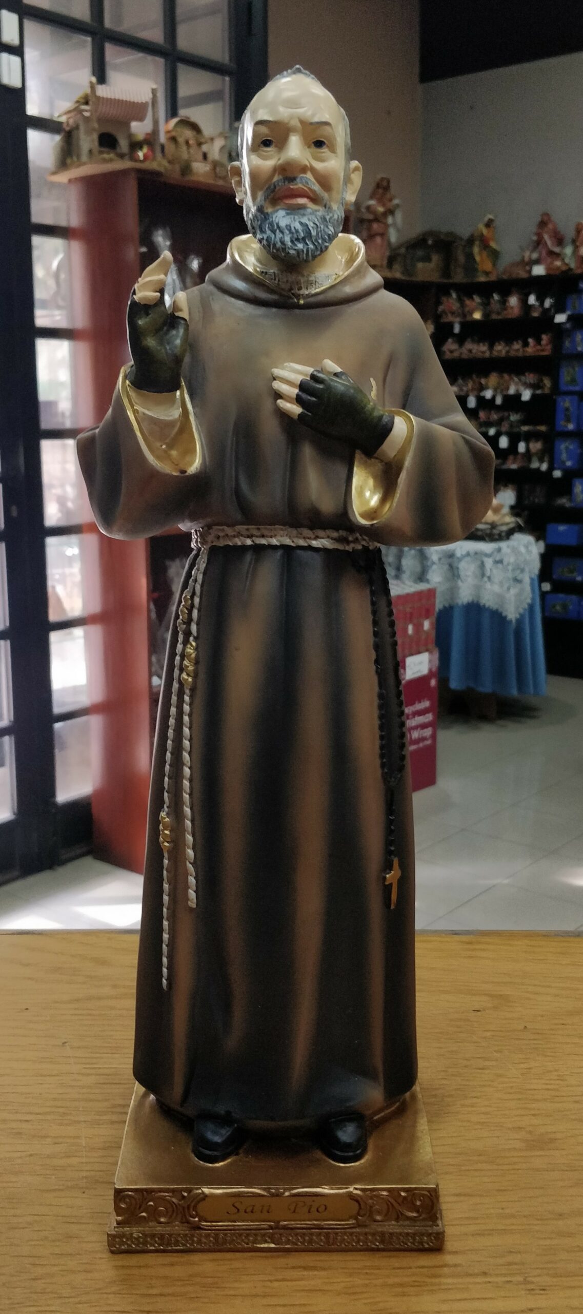 PB0043 - PADRE PIO - RESIN -43 CM