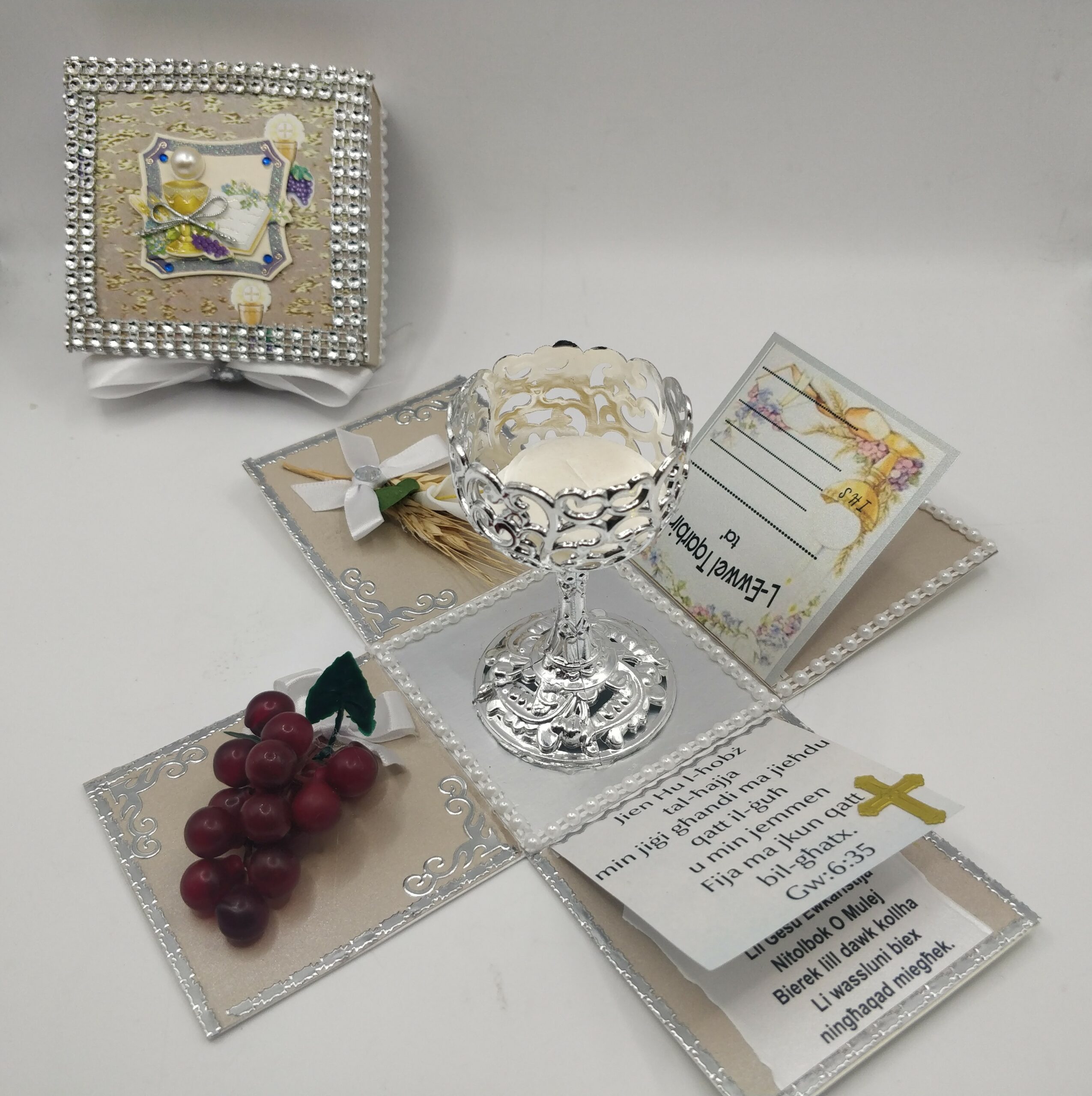 SMALL EXPLSION BOX - HOLY COMMUNION